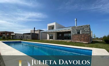 Casa en Venta 5 ambientes Barrio El Canton Puerto. Con Renta