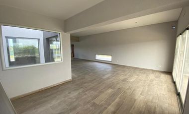 Casa en Venta 5 ambientes Barrio El Canton Puerto. Con Renta
