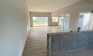 Casa en Venta 5 ambientes Barrio El Canton Puerto. Con Renta