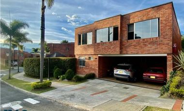 Casa en venta en Loma de Benedictinos, Envigado(MLS#242823)