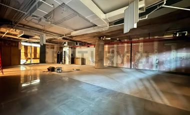 ARRIENDO LOCAL COMERCIAL PARQUE TITANIUM