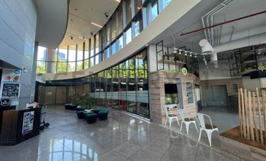 ARRIENDO LOCAL COMERCIAL PARQUE TITANIUM