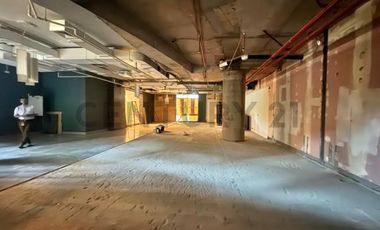 ARRIENDO LOCAL COMERCIAL PARQUE TITANIUM