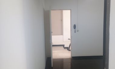 oficina en arriendo en la catedral. Cod A785004