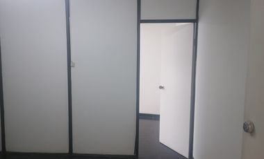 oficina en arriendo en la catedral. Cod A785004