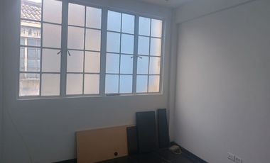 oficina en arriendo en la catedral. Cod A785004