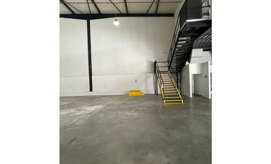 VENTA DE  OFIBODEGAS EN TOCUMEN WAREHOUSE 1215m2