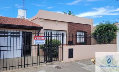 Casa en venta de 4 dormitorios c/ cochera en Barrio Anchorena