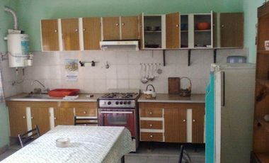 CHALET CON COCHERA A 6 CUADRAS DE LA PLAYA