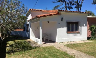 ALQUILO EXCELENTE CASA PARA VACACIONAR EN FAMILIA O CON AMIGOS  PARA 5 PERSONAS, A 4 CUADRAS DEL MAR