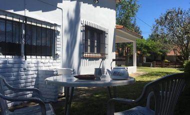 ALQUILO EXCELENTE CASA PARA VACACIONAR EN FAMILIA O CON AMIGOS  PARA 5 PERSONAS, A 4 CUADRAS DEL MAR