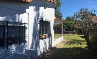 ALQUILO EXCELENTE CASA PARA VACACIONAR EN FAMILIA O CON AMIGOS  PARA 5 PERSONAS, A 4 CUADRAS DEL MAR