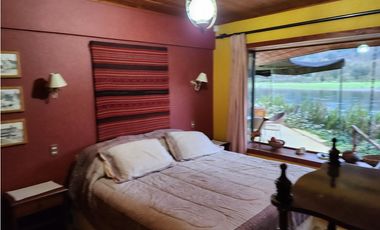 Hermosa casa patronal en parcela de 5000 m2 con borde de rio navegable