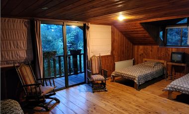 Hermosa casa patronal en parcela de 5000 m2 con borde de rio navegable