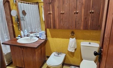 Hermosa casa patronal en parcela de 5000 m2 con borde de rio navegable