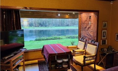 Hermosa casa patronal en parcela de 5000 m2 con borde de rio navegable