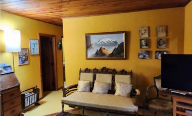 Hermosa casa patronal en parcela de 5000 m2 con borde de rio navegable