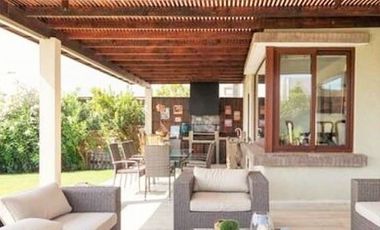 Casa en Arriendo en Carlos Peña Otaegui - Francisco Bulnes Correa