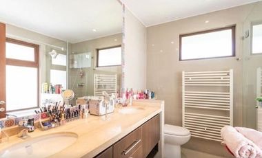 Casa en Arriendo en Carlos Peña Otaegui - Francisco Bulnes Correa