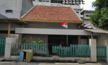 Rumah Dekat Jalan Raya di Lebak Jaya, Surabaya