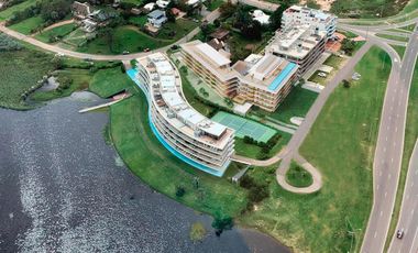 Apartamento 2 dormitorios con amplia terraza en primera línea del mar en Punta del  Este, Playa Mansa parada 39