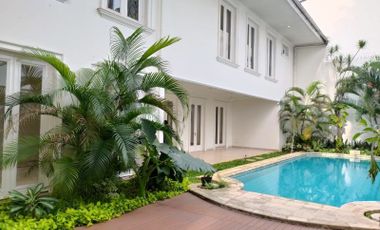 For Rent 5BR Luxury-Classic Style House at Pejaten