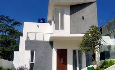Rumah elite dijuall ,murah free kolam berenang view kota sumedang cantik dkt UNPAD