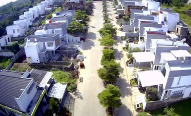 Rumah elite dijuall ,murah free kolam berenang view kota sumedang cantik dkt UNPAD