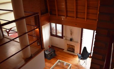 IMPORTANTE RESIDENCIA 3 DORMITORIOS, GARAGE VARIOS AUTOS, GRAN PARQUE. RETASADA