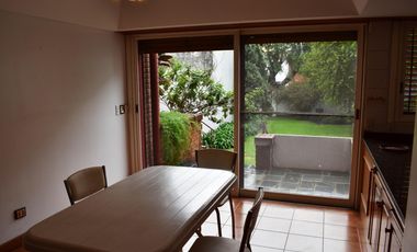 IMPORTANTE RESIDENCIA 3 DORMITORIOS, GARAGE VARIOS AUTOS, GRAN PARQUE. RETASADA