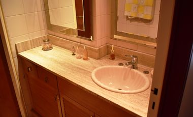 IMPORTANTE RESIDENCIA 3 DORMITORIOS, GARAGE VARIOS AUTOS, GRAN PARQUE. RETASADA