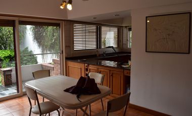 IMPORTANTE RESIDENCIA 3 DORMITORIOS, GARAGE VARIOS AUTOS, GRAN PARQUE. RETASADA