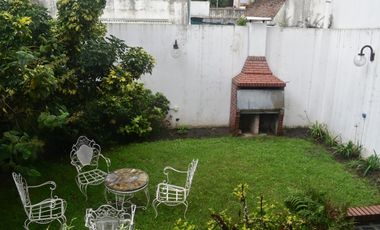 IMPORTANTE RESIDENCIA 3 DORMITORIOS, GARAGE VARIOS AUTOS, GRAN PARQUE. RETASADA