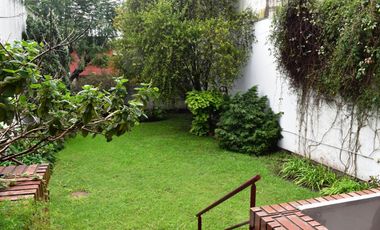 IMPORTANTE RESIDENCIA 3 DORMITORIOS, GARAGE VARIOS AUTOS, GRAN PARQUE. RETASADA