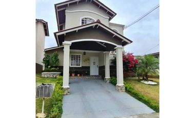 VENDO CASA EN LA CHORRERA BARRIO COLON VILLA REAL 3R