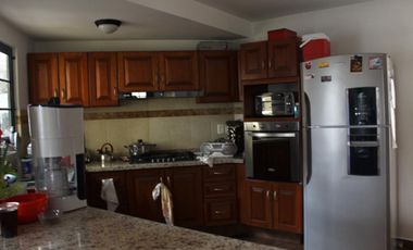 Casa Sola en Santa María Ahuacatitlán Cuernavaca - ROQ-239-Cs-562W