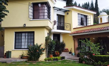 Casa Sola en Santa María Ahuacatitlán Cuernavaca - ROQ-239-Cs-562W
