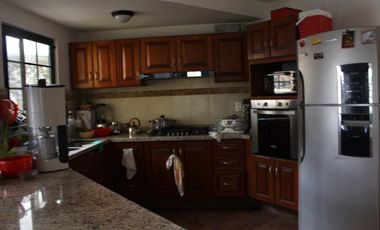 Casa Sola en Santa María Ahuacatitlán Cuernavaca - ROQ-239-Cs-562W