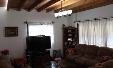 Casa Sola en Santa María Ahuacatitlán Cuernavaca - ROQ-239-Cs-562W