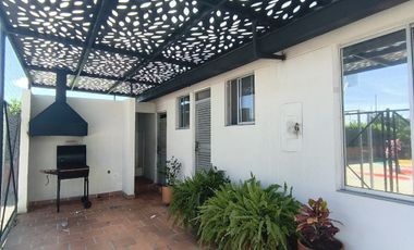 casa en venta en avenida del rio. Cod V31353