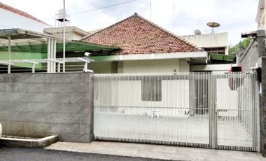 Rumah ANTIK Klasik Di Sayap Jalan Merdeka Lengkong Pusat Kota Bandung