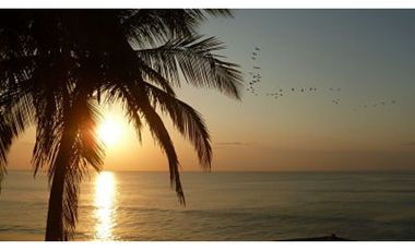 VENTA DE CASA  FRENTE AL MAR - PLAYA CORONA A 20 Mts DEL MAR