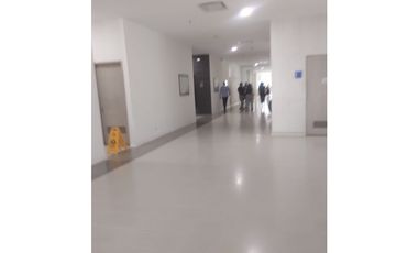 se arrienda local en el centro internacional.