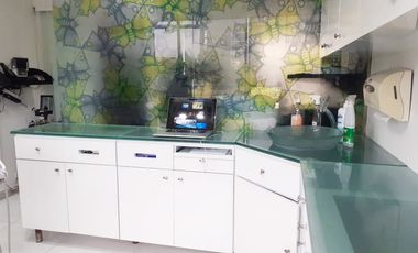 PR13289 Consultorio amoblado en patio bonito para arriendo