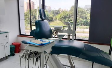 PR13289 Consultorio amoblado en patio bonito para arriendo