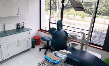 PR13289 Consultorio amoblado en patio bonito para arriendo