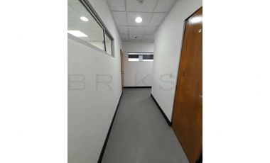 oficina en arriendo/venta en capellania. Cod A6361