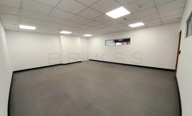 oficina en arriendo/venta en capellania. Cod A6361