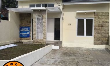RUMAH MODERN SIAP HUNI TANAH LUAS DEKAT JEJAMURAN