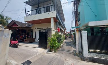 Disewa Rumah di Duren Sawit Jaktim -  Cocok untuk tempat Usaha, parkir hanya motor. Dekat dengan Sekolah
